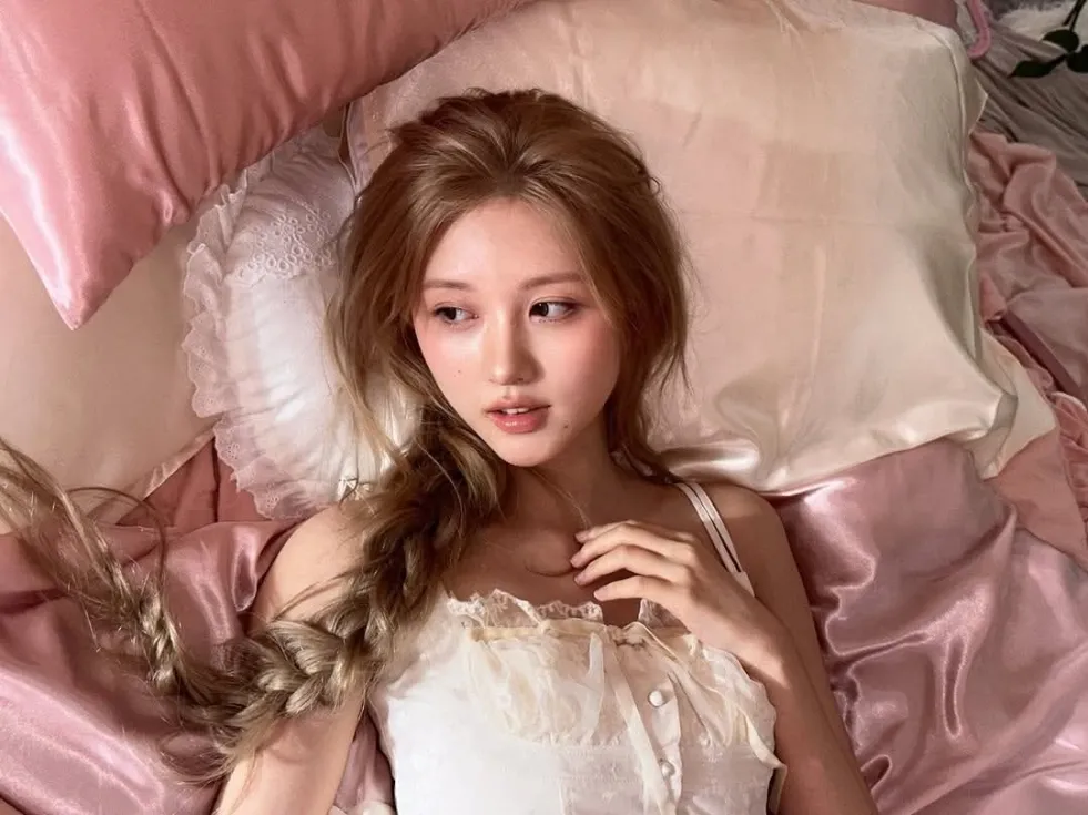 Cover for PINK — Gaeul