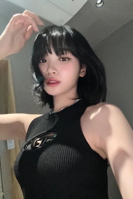 Kim Chaewon 001