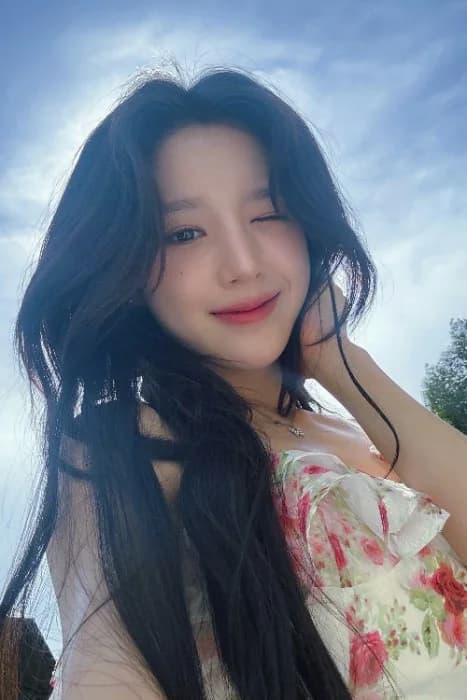 Heejin 001