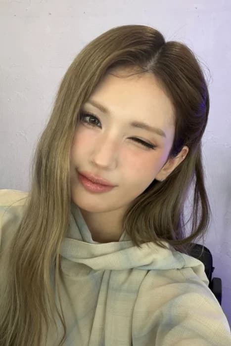Jeon Somi 001