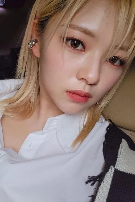 Jeongyeon 001