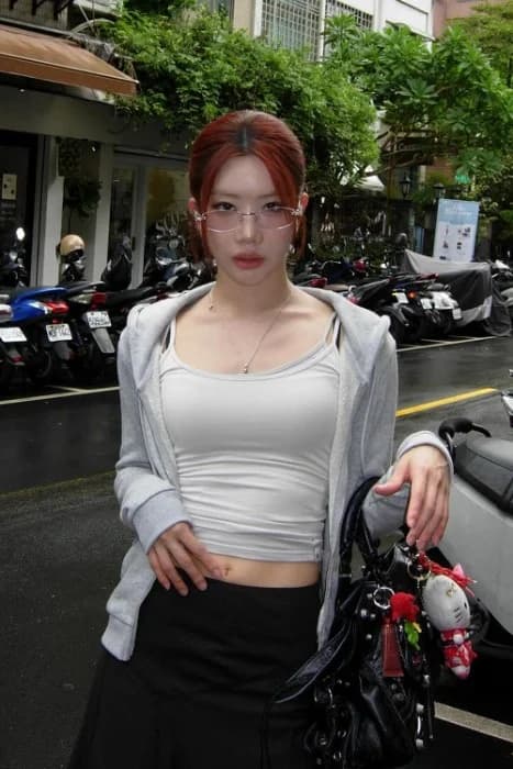 Kim Lip 003