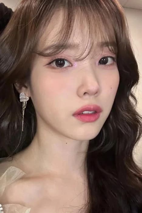 IU 002