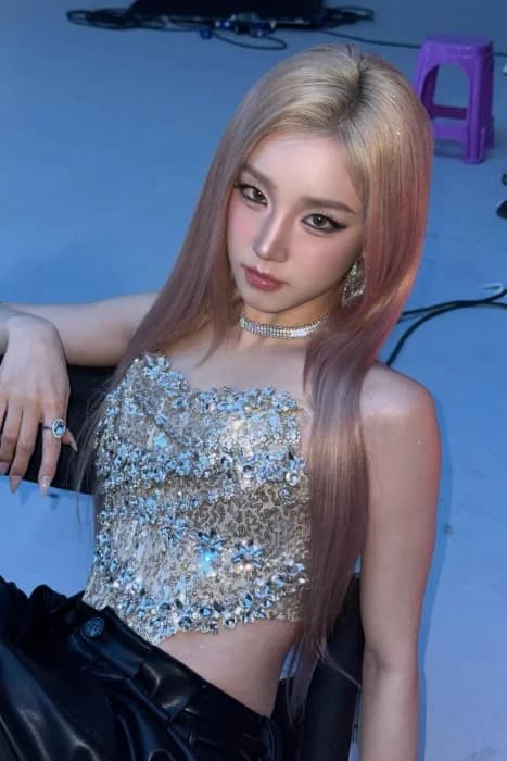 Yuqi 003
