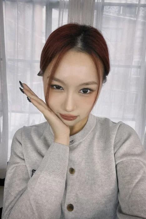 Siyeon 001