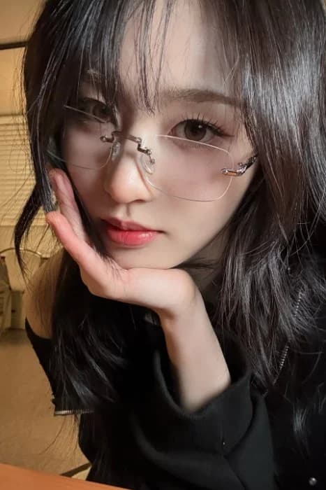 Heeyeon 001