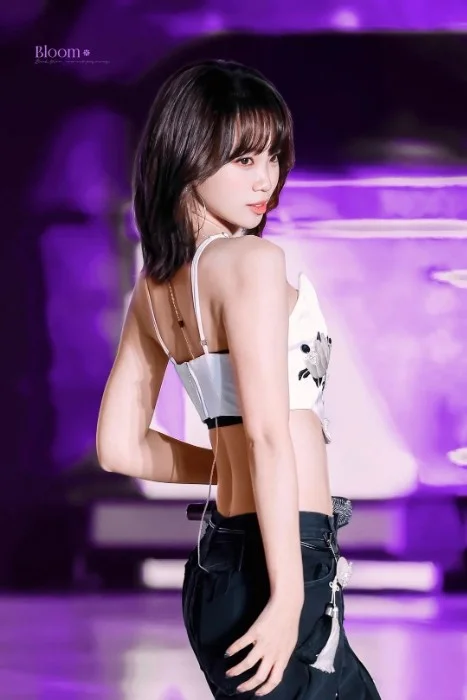 Kim Chaewon 005