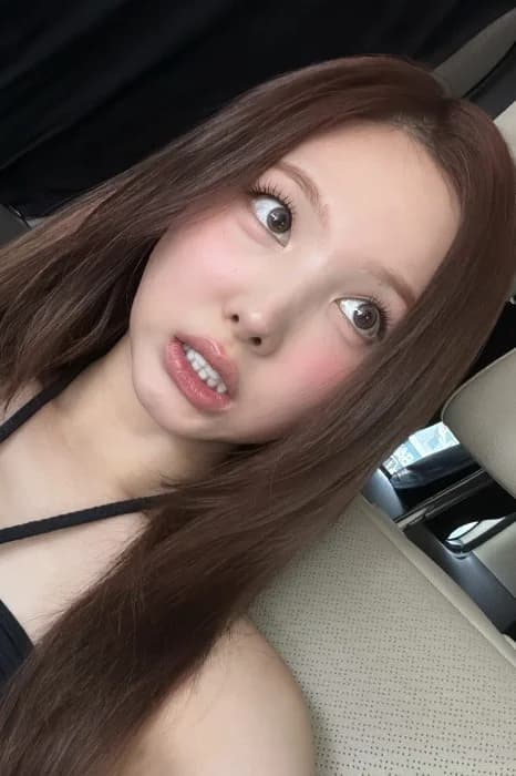 Nayeon 001