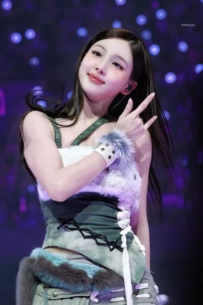 Nayeon 005